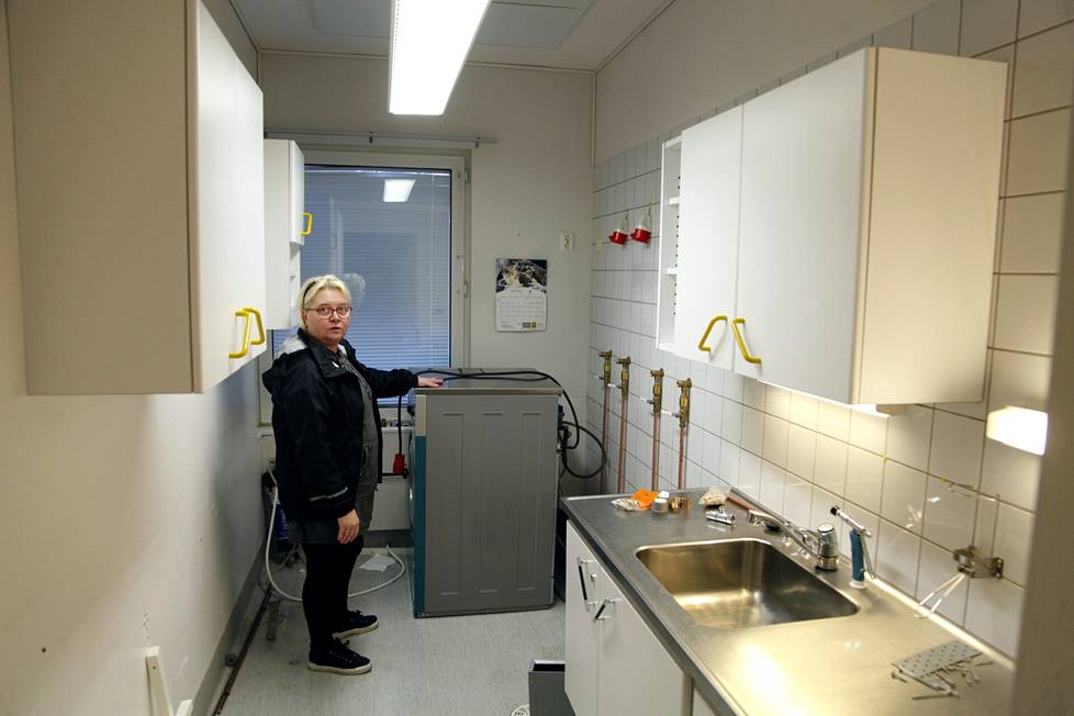 Riitta Tuominen piti aiemmin Kuhmalahden terveysaseman naapurissa ruokakauppaa.  Vanhaan terveysaseman kiinteistöön hän kaavailee muun muassa pesula- ja terveyspalveluita.