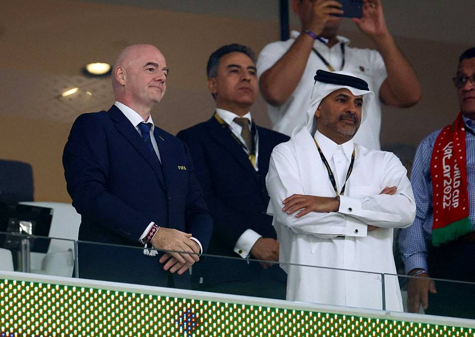 Gianni Infantinon kanssa MM-otteluita on seurannut myös Qatarin pääministeri Khalid bin Khalifa bin Abdulaziz al-Thani.