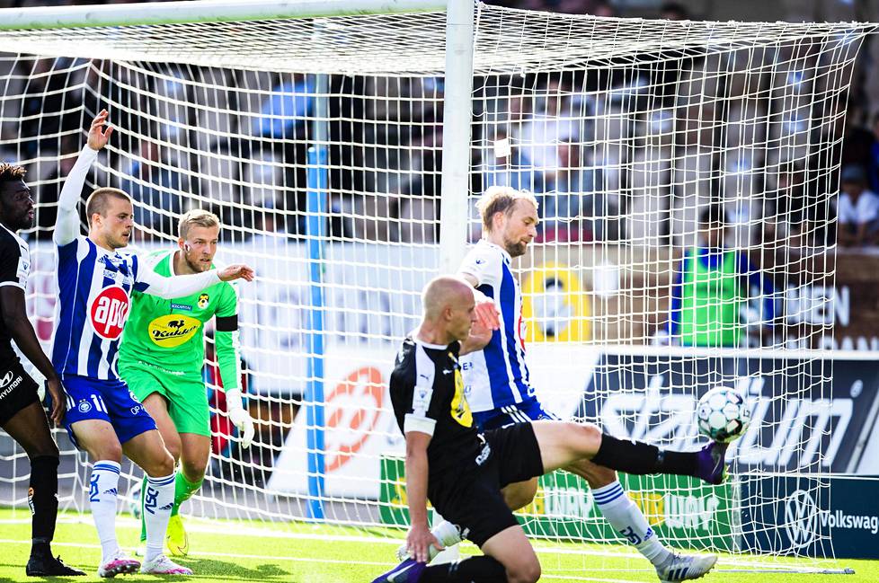 HJK ja KuPS pelasivat 2-2-tasapelin 1. elokuuta Töölön jalkapallostadionilla.