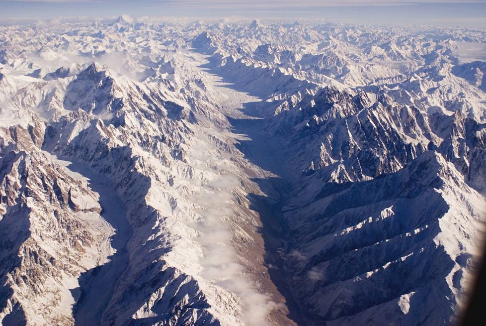Näkymä Himalajalta. Jättimäinen vuoristo jäähdyttää maapallon ilmastoa.