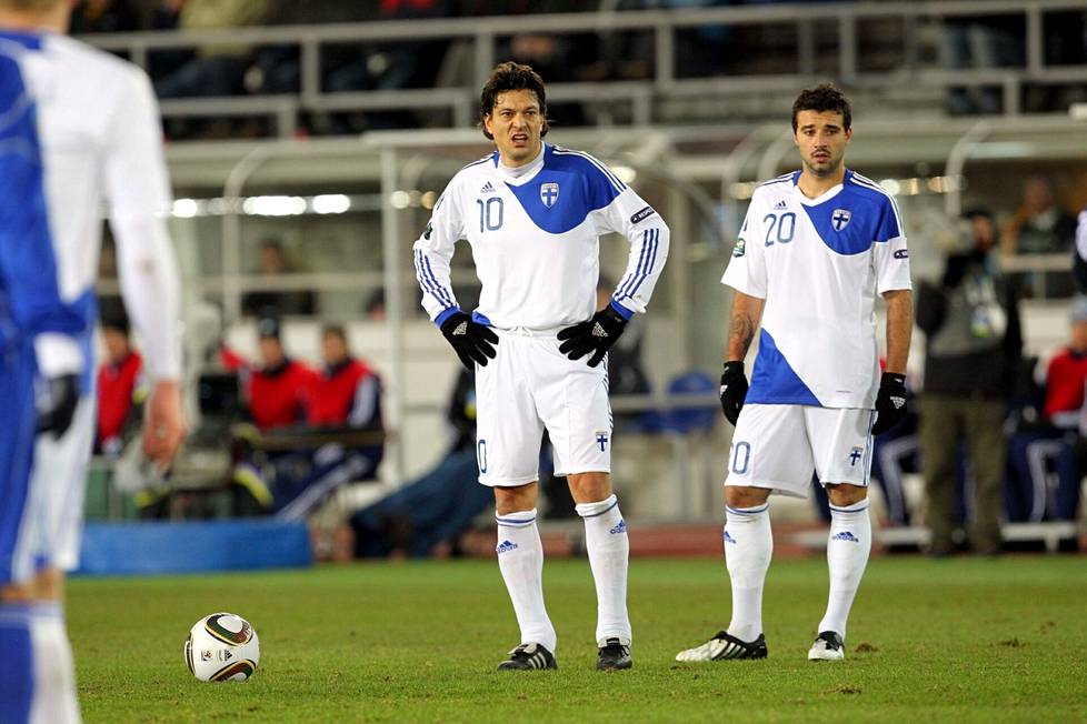 Do you plan accurately or hard?  Jari Litmanen's free kick was accurate to the millimeter.  Alexei Eremenko junior's vapers were really tough.