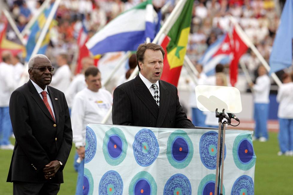 Helsingin yleisurheilun MM-kisojen järjestelykomitean puheenjohtajana toiminut Ilkka Kanerva avasi kisat Olympiastadionilla 6. elokuuta 2005.