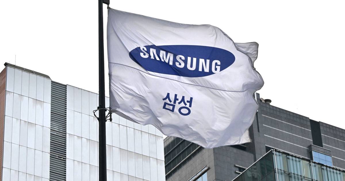 Massive strike by Samsung workers underway in South Korea