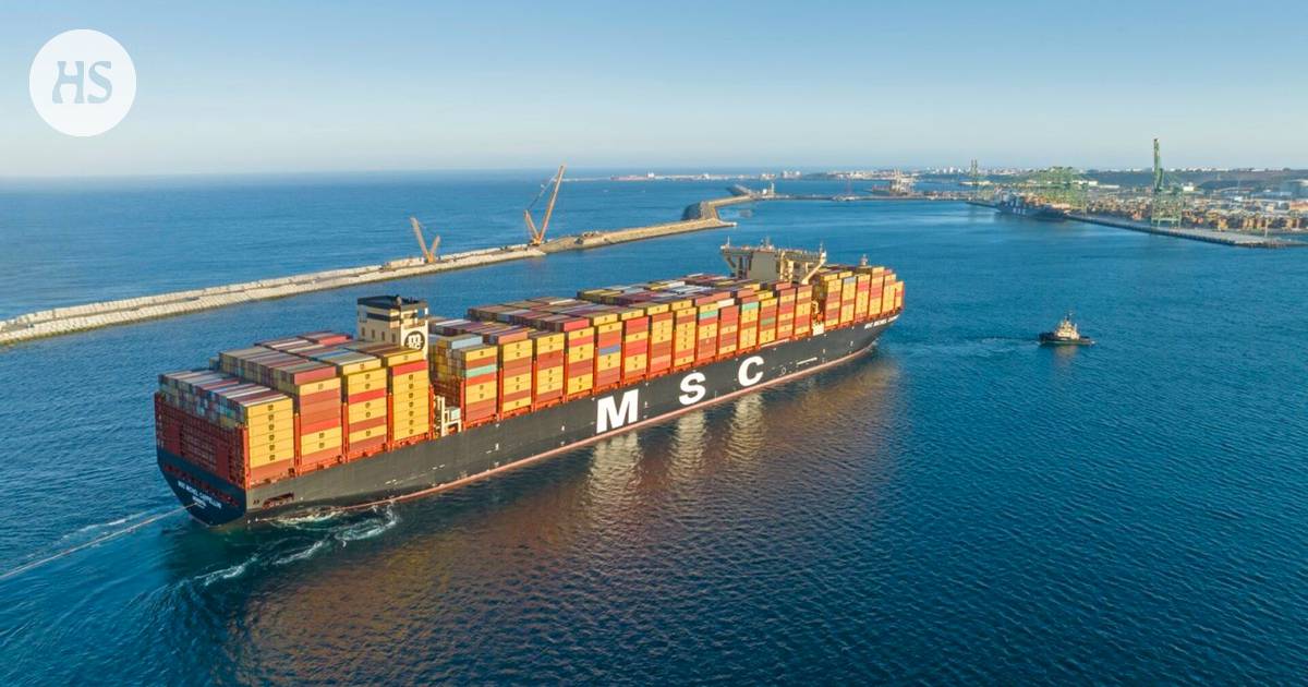 Een grote rederij gaat zijn zeecontainerverkeer omleiden van het Suezkanaal