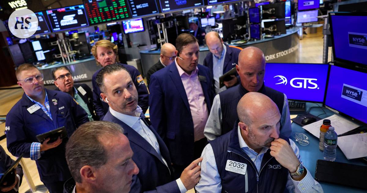 Investigation into Technical Glitch at New York Stock Exchange Causes Stock Prices to Drop