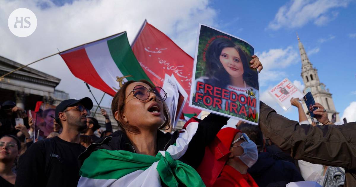 Новости ирана сегодня за последний час. Иран. Выступления в Иране. Протесты в Иране 2022 женщины. Вена митинг Иран 2019 февраль.