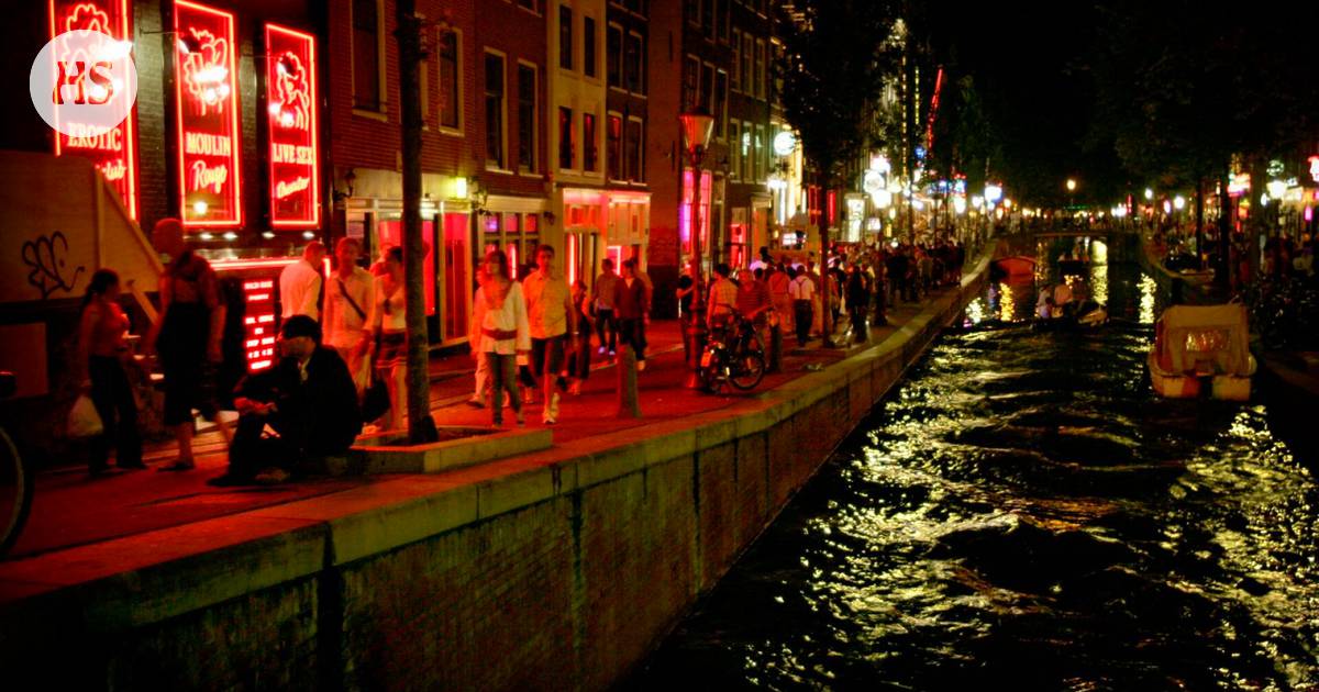 Holland Sex Workers In Amsterdam Are Protesting The Citys Plans To Relocate The Red Light 5895