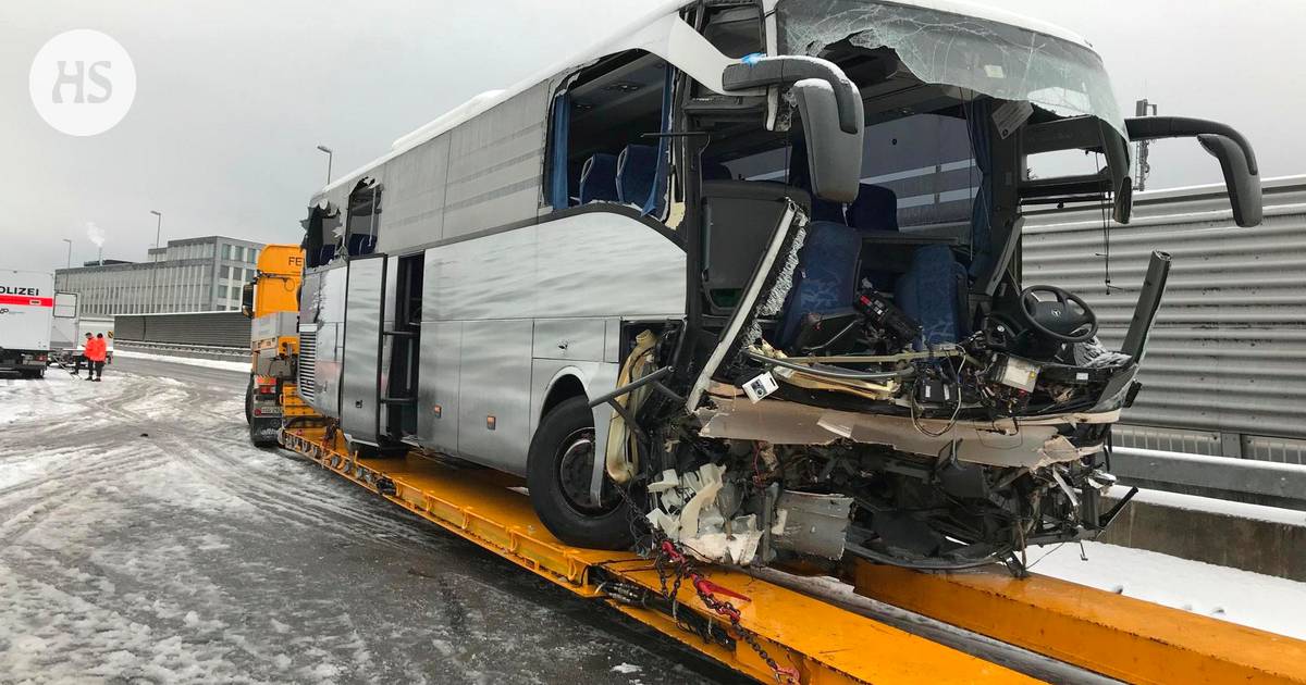 Linja-auto törmäsi seinään Sveitsissä – ainakin yksi ihminen kuoli ja 44  loukkaantui - Ulkomaat 