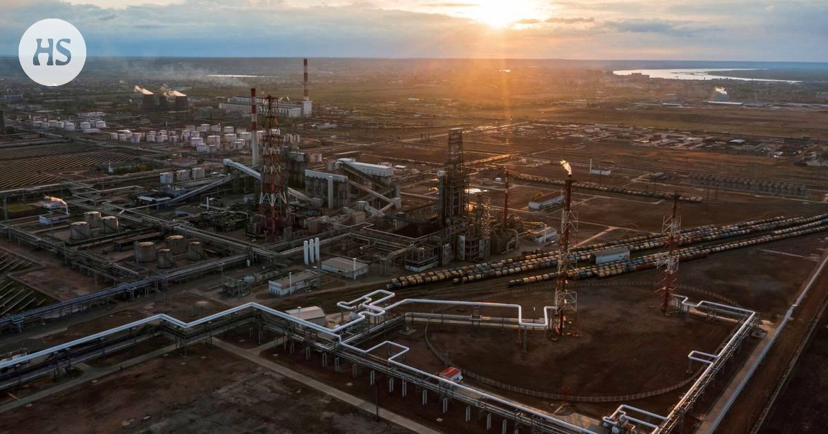 Russia’s oil production collapsed worse than ever since the break-up of the Soviet Union – the economy