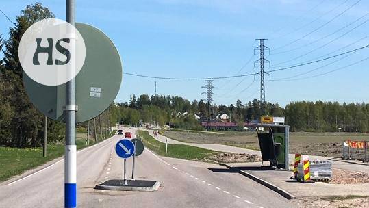 Liikenteenjakaja rakennettiin vinoon keskelle ajokaistaa Espoossa ja  autoilijat alkoivat heti ajaa sitä päin - Espoo 