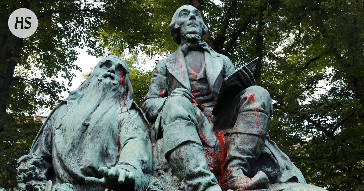 The anti-fascist collective Ruškiemustu is behind the defacement of Elias Lönnrot’s statue