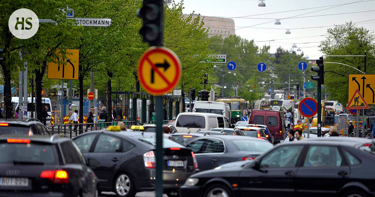 Autoilijat jumittavat Helsingin ruuhkissa useita työpäiviä vuodessa -  Kotimaa 