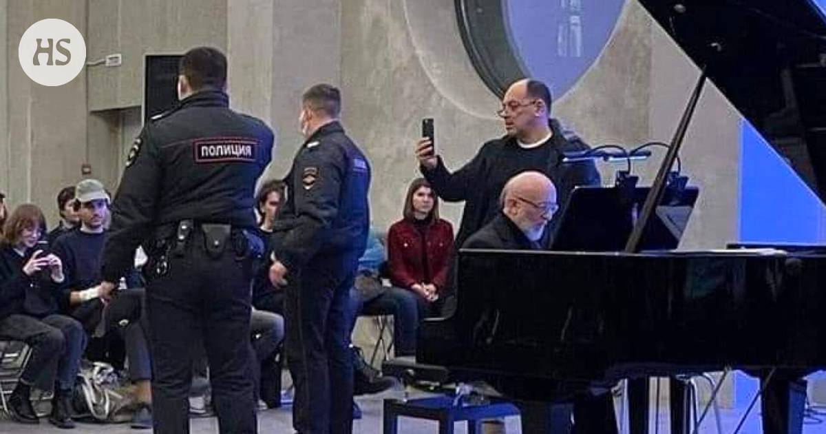 The video shows police trying to interrupt a top pianist’s concert in Moscow, but this just keeps playing: Alexei Lyubimov tells what happened next