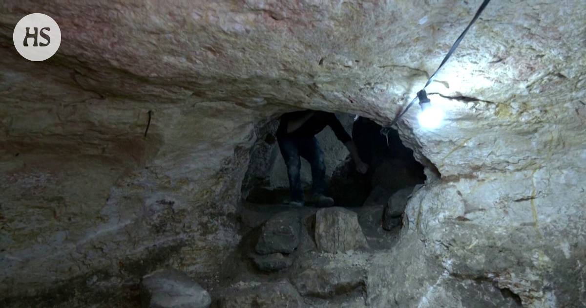 Archaeologists make a groundbreaking discovery of a hidden underground refuge dating back 2,000 years in Israel
