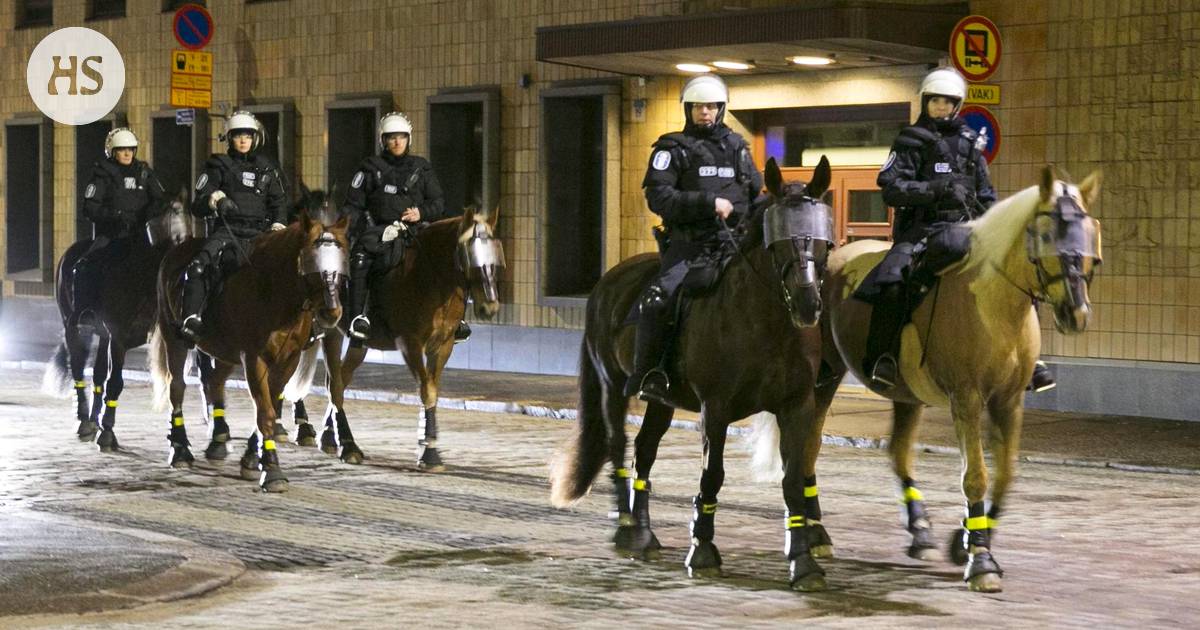 Kumikengät poliisihevosille, uusi metroasema Vattuniemeen, harvinainen  suopöllö kaupan appelsiinikuormassa... Aprillipäivä innoitti pilantekoon  pääkaupunkiseudulla - Kaupunki 