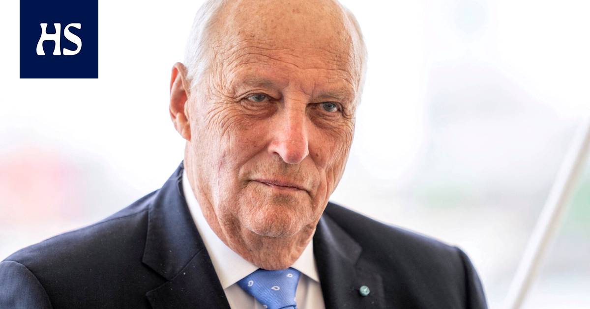 King Harald of Norway is back in Norway after being discharged from a Malaysian hospital.