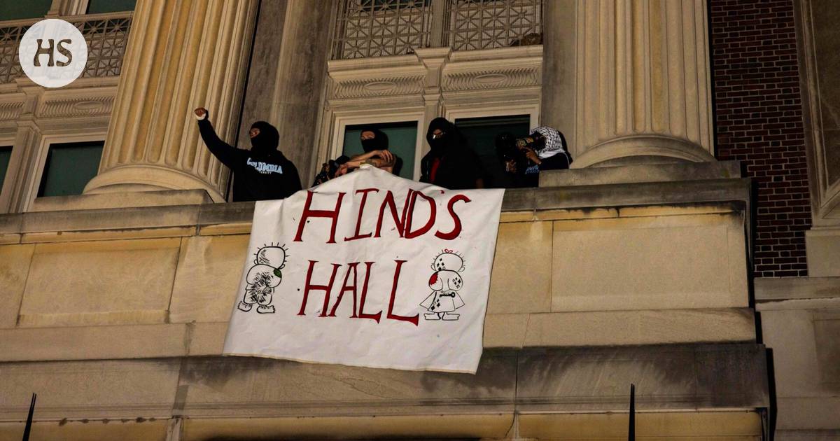 Protesters Take Over Columbia University Building in Solidarity with Palestine